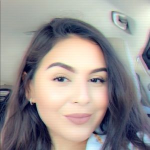 Meet your Posher, Ofelia